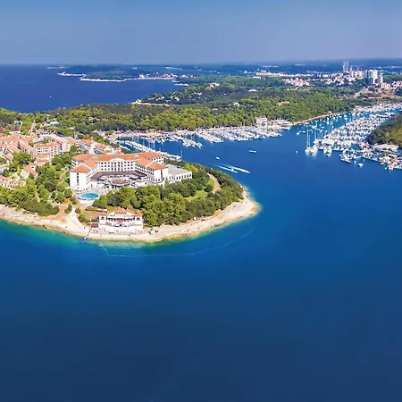 Ferienhaus Beautiful In Pula
