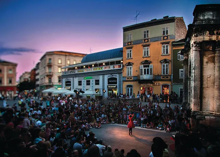 Vikendica Cozy In With Kitchen Pula