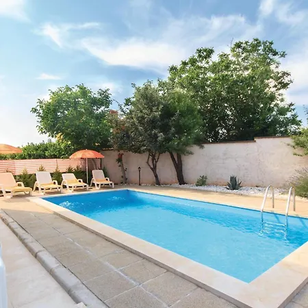 Cozy In With Kitchen Pula