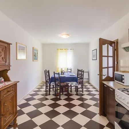 Cozy In With Kitchen بيت للعطل *