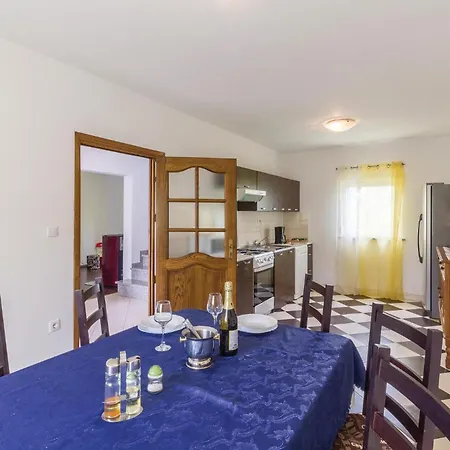 Cozy In With Kitchen بيت للعطل *